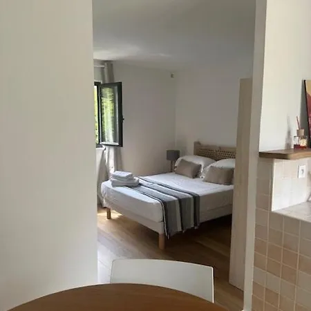 Climatise Avec Terrasse Privative شقة *