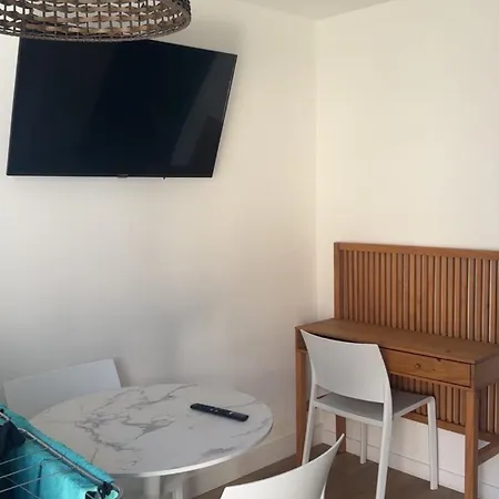 Climatise Avec Terrasse Privative كورتي