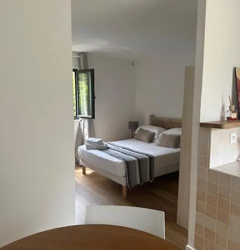 Climatise Avec Terrasse Privative شقة *