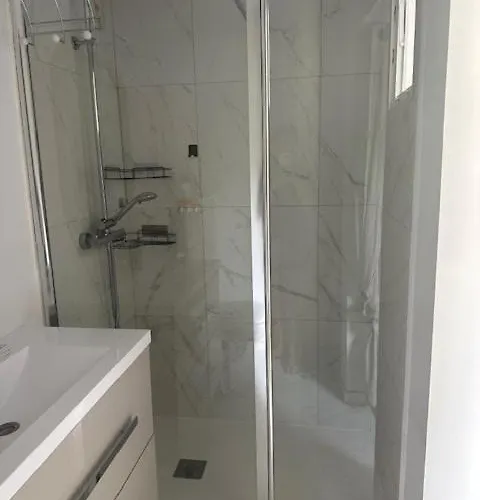 Climatisé Avec Terrasse Privative * Corte (Corsica)